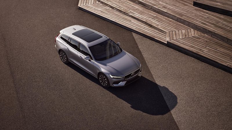 Volvo V60 (2026) B4 AUT BRIGHT PLUS - fotka 2 z 11