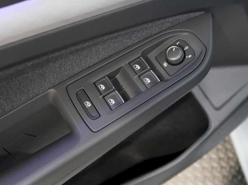 Volkswagen Golf (2024) LIFE 2.0TDI 110KW DSG TAŽNÉ - fotka 34 z 37