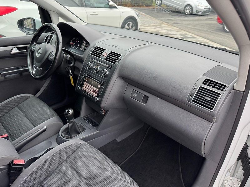 Volkswagen Touran (2014) Comfortline 1.6 TDI 77kW - fotka 25 z 29
