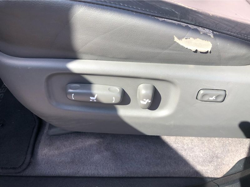 Toyota Land Cruiser 200 D-4D A/T 7 míst - fotka 28 z 30
