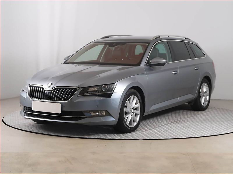 Škoda Superb (2017) Style 1.6 TDI, Navi, Bi-Xenony - fotka 2 z 18