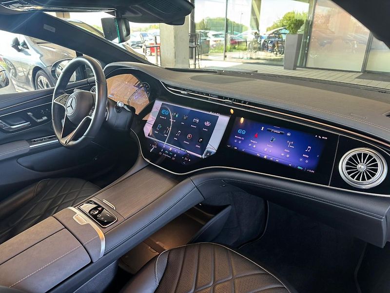 Mercedes-Benz EQS 580 4MATIC - fotka 12 z 23