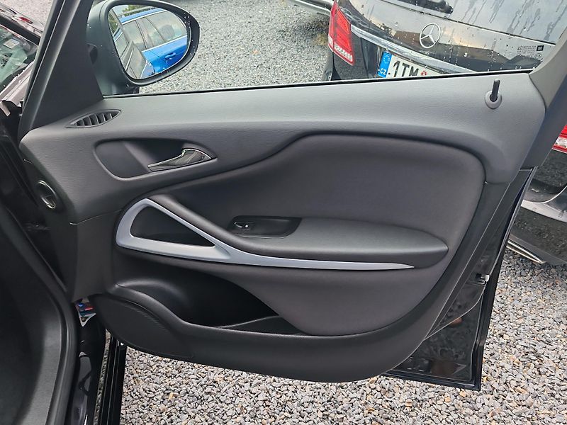 Opel Zafira 1.4 active Tourer - fotka 19 z 24