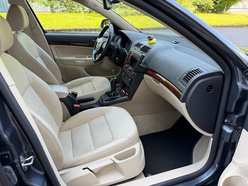 Škoda Octavia 2,0 TDi combi / servis.kn. / - fotka 21 z 37
