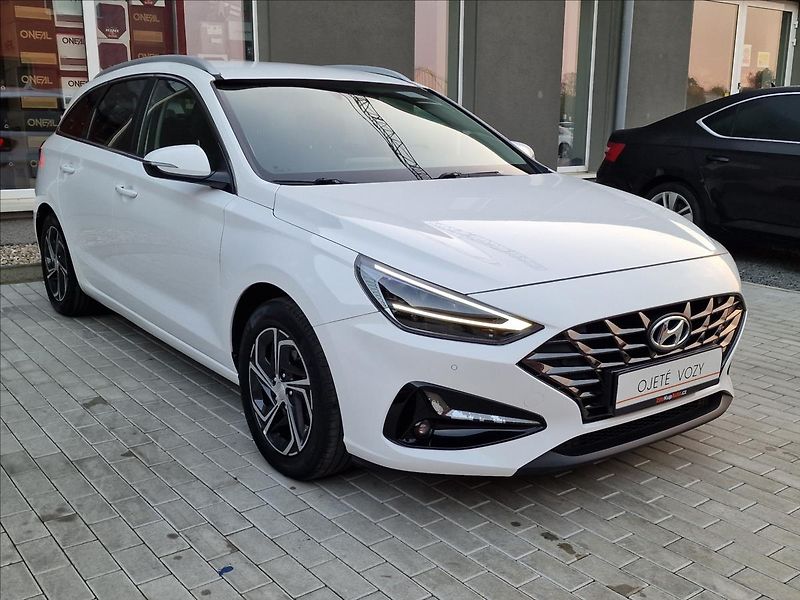Hyundai i30 1.0 T-Gdi Family Smart Kombi - fotka 3 z 50