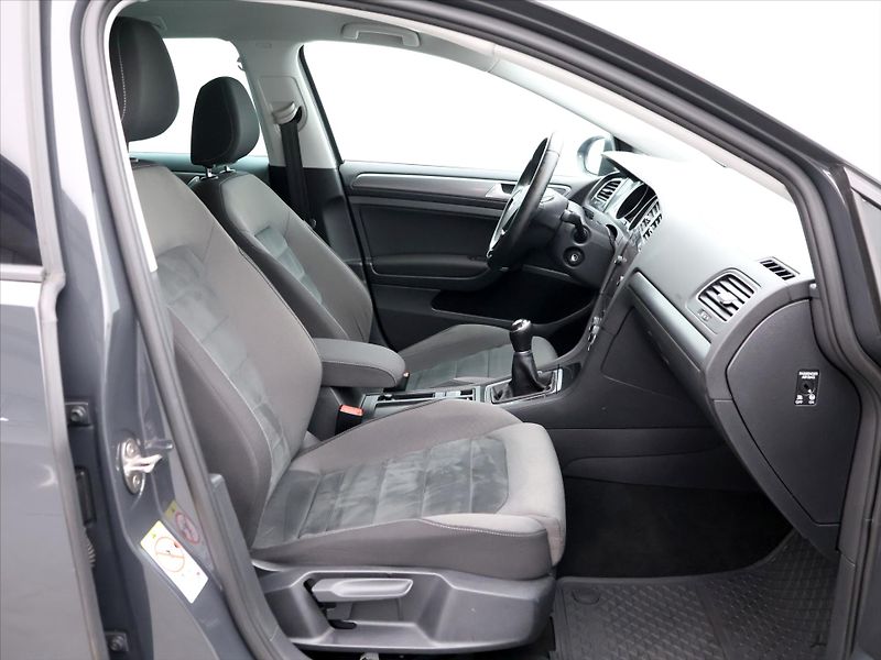 Volkswagen Golf 1.6 TDI Maraton Edition Serv.K - fotka 12 z 27