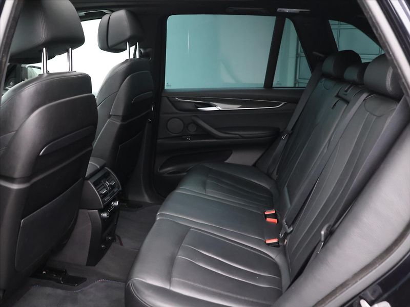BMW X5 3.0 M50d 280kW xDrive - fotka 15 z 45