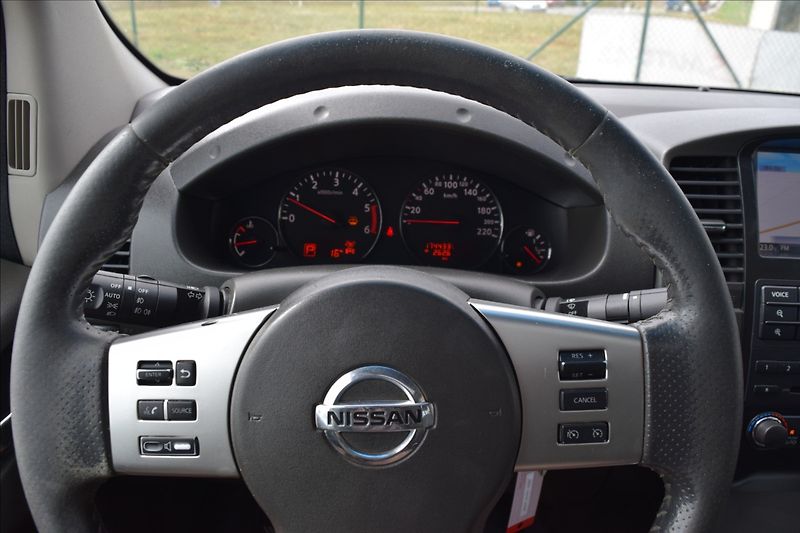 Nissan Navara 3,0 dCi V6 170KW TAŽNÉ 4X4 ALU - fotka 29 z 45