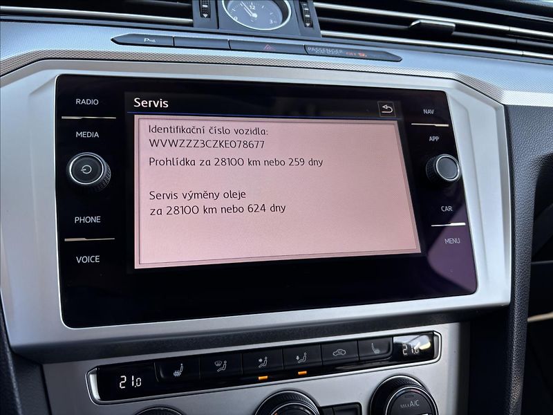 Volkswagen Passat 2,0 TDI 140kW DSG Comfortline - fotka 35 z 41