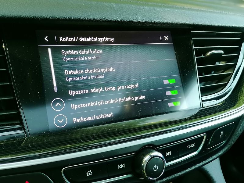 Opel Insignia (2020) 1.6 CDTi Innovation Head-Up - fotka 18 z 33