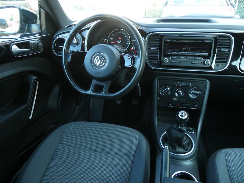 Volkswagen Beetle 1,2 TSi 77kW,1.maj.,po servise - fotka 23 z 52