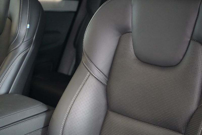 Volvo XC90 B5 PLUS Bright, Vzduch, 360° - fotka 22 z 50