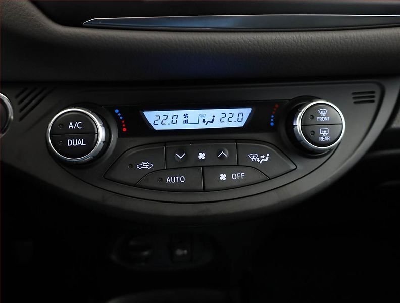 Toyota Yaris (2017) 1.5 Dual VVT-i, Automat, ČR - fotka 12 z 19