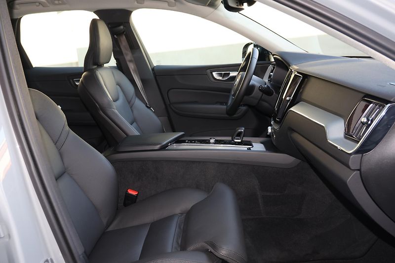 Volvo XC60 (2025) Plus, B5 AWD Mild hybrid - fotka 10 z 21