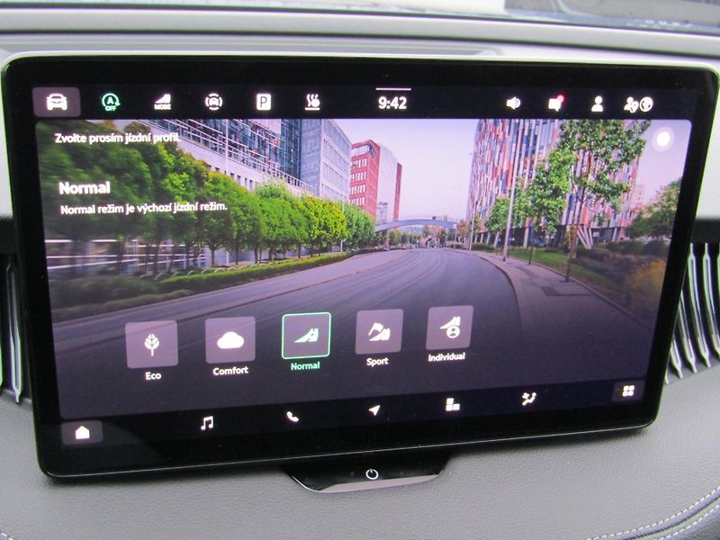 Škoda Superb IV Combi 4x4 L&K 2.0 TDI /142k - fotka 29 z 30