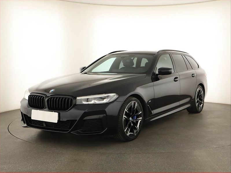 BMW Řada 5 (2023) 530d xDrive - fotka 2 z 20