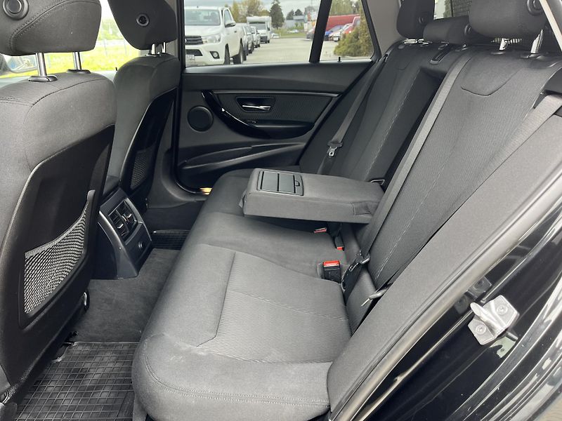 BMW Řada 3 (2016) 320d xDrive - fotka 9 z 14