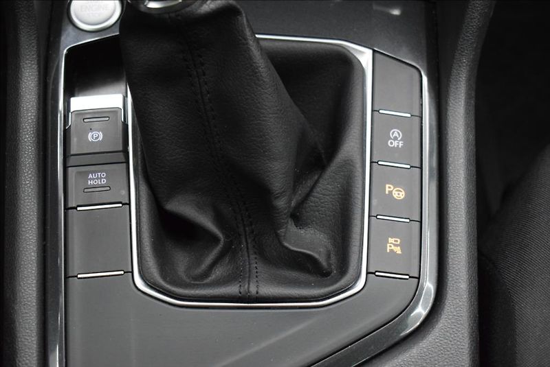 Volkswagen Tiguan 2,0 TDi, virtual,pano,navi, - fotka 34 z 44