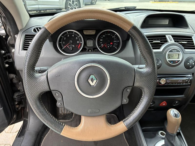 Renault Mégane 1.6i-16V,82kW,KABRIOLET - fotka 11 z 23