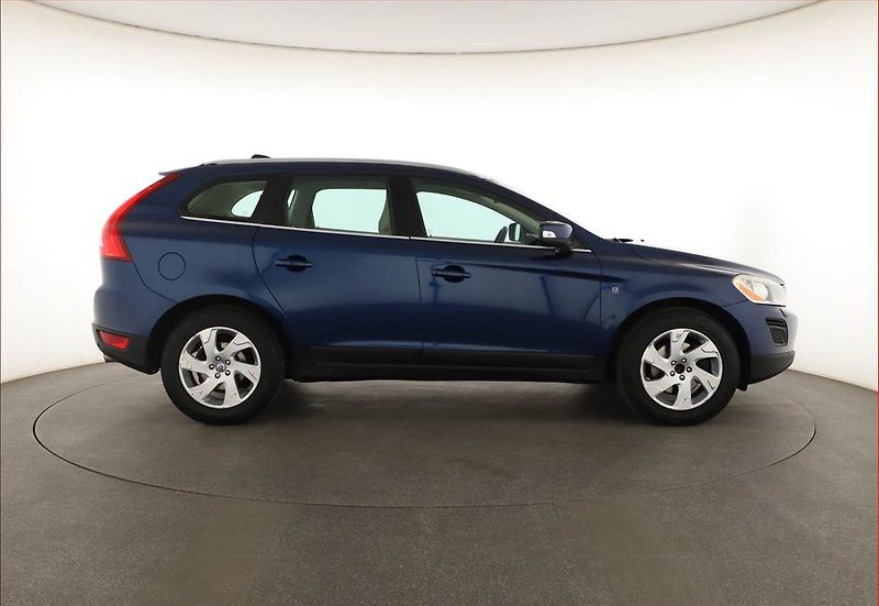 Volvo XC60 (2012) D4, Automat, Tempomat - fotka 6 z 17