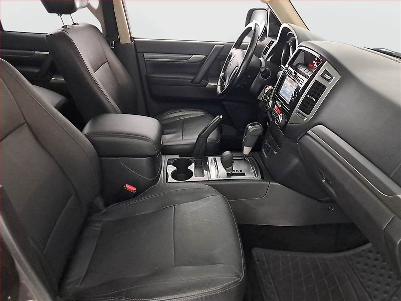 Mitsubishi Pajero (2015) 3.2 DI-D - fotka 9 z 20