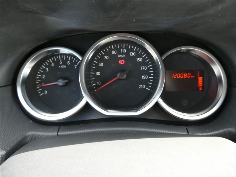 Dacia Duster 1,2 TCe 92 kW Prestige,TZ,navi - fotka 26 z 39