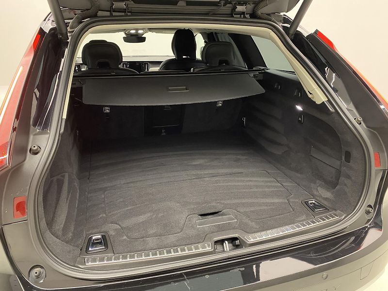 Volvo V90 CC B4 AWD BRIGHT PLUS AUT CZ - fotka 6 z 49