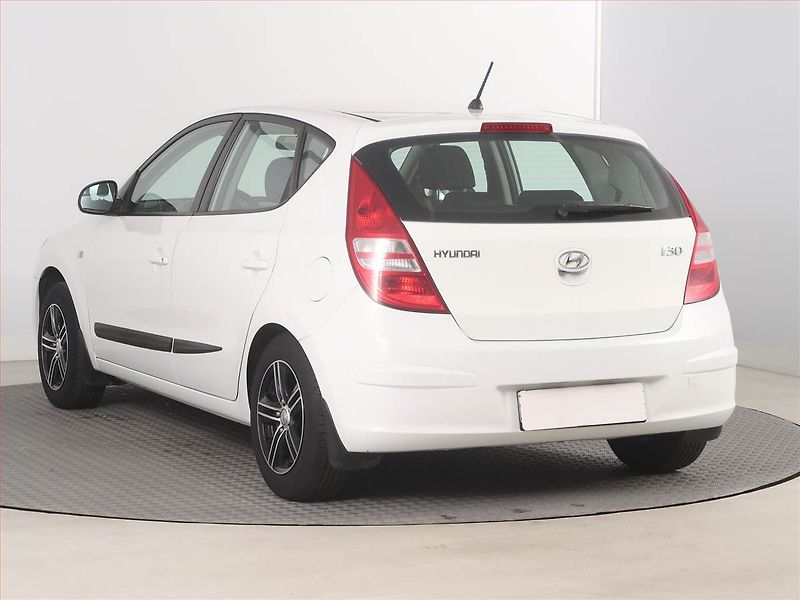 Hyundai i30 (2009) 1.4 CVVT, po STK, jezdí dobře - fotka 4 z 15