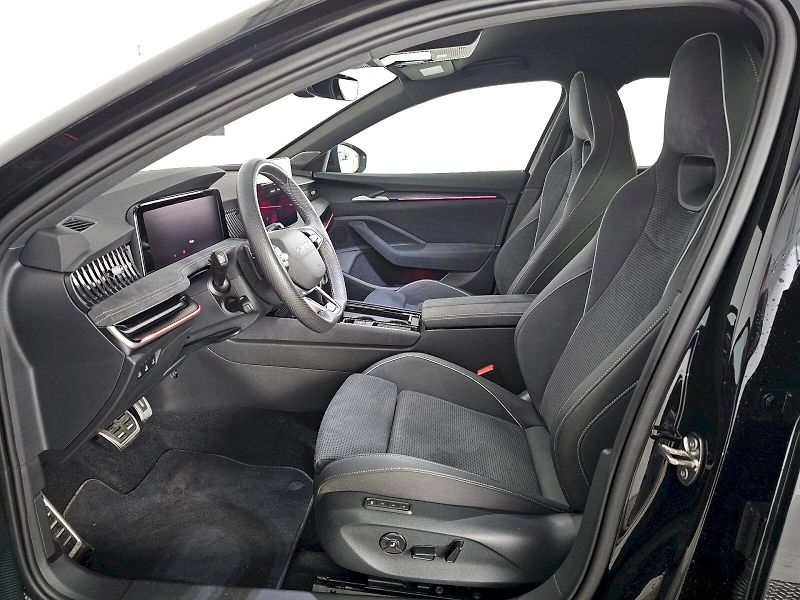 Škoda Superb (2025) 2.0TSi 195kW 4X4 SPORTLINE WEB - fotka 6 z 34