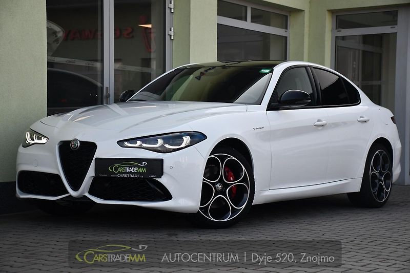 Alfa Romeo Giulia 2,0T 16V 206kW AT8-Q4 VELOCE - fotka 1 z 48