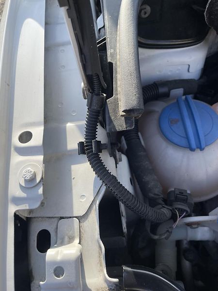 Volkswagen Caddy 2,0TDI MAXI 110kW Serviska - fotka 24 z 25