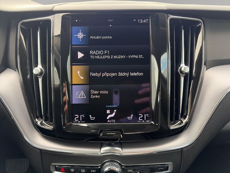 Volvo XC60 (2020) Momentum Pro B4 4x4 1.majitel - fotka 16 z 30