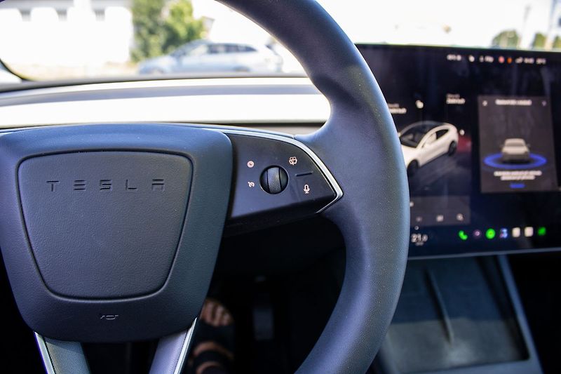 Tesla Model 3 - fotka 14 z 21