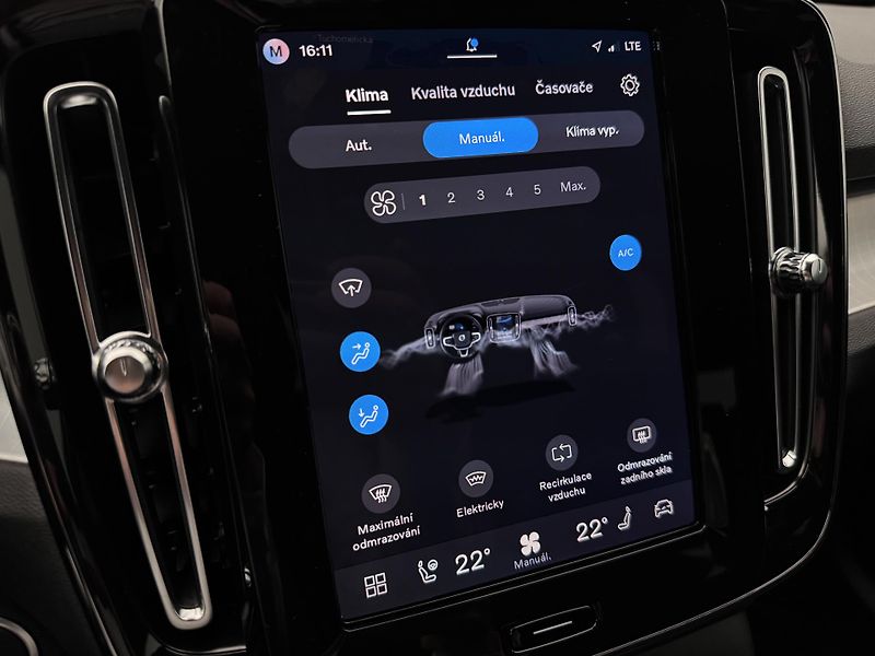 Volvo XC40 B4 DARK ULTRA REZERVACE - fotka 43 z 48