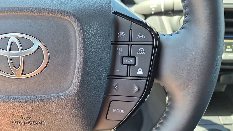 Toyota Prius 2.0PHEV Prestige Skyview - fotka 15 z 30