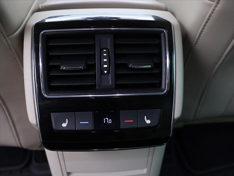 Škoda Superb 2,0 TDI 110kW 4x4 CZ L&K - fotka 28 z 36