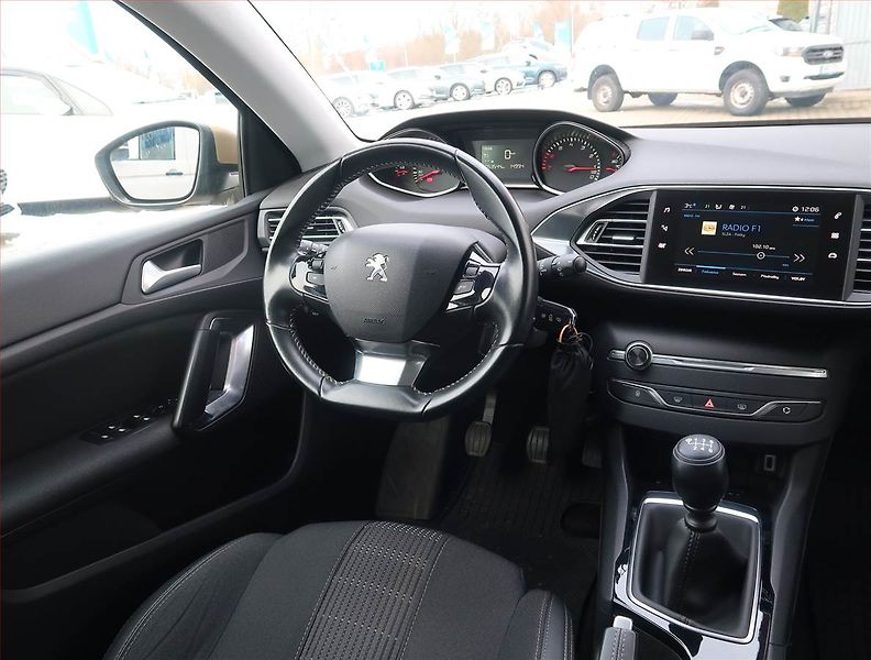 Peugeot 308 (2018) 1.2 PureTech, Serv.kniha - fotka 7 z 14