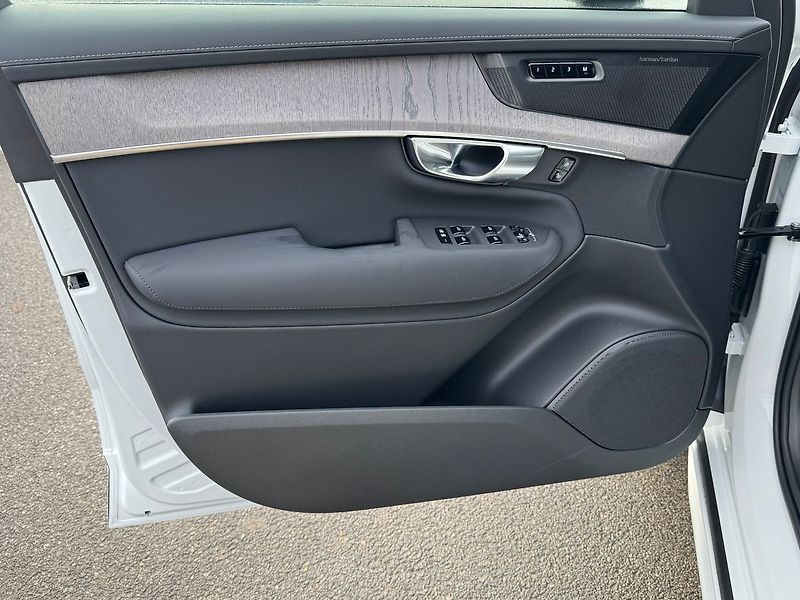 Volvo XC90 PLUS B5, 360°, VZDUCH - fotka 8 z 24