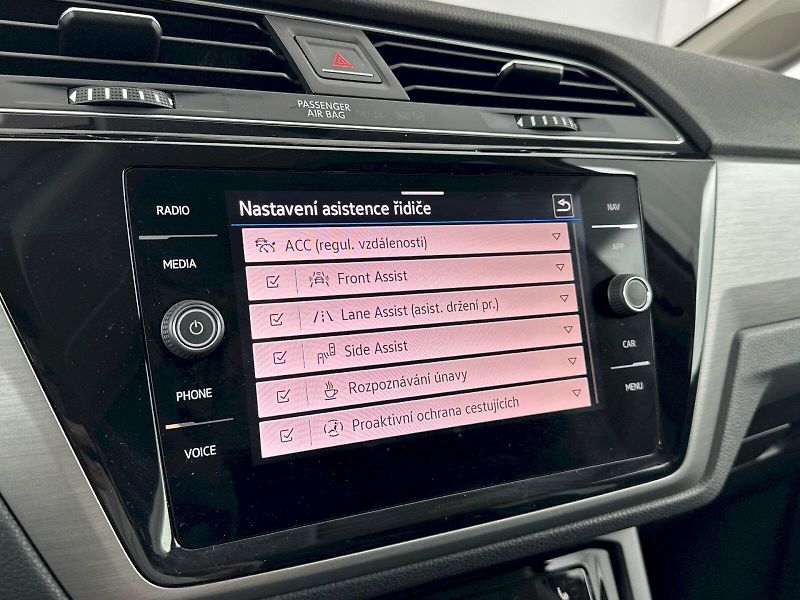 Volkswagen Touran (2023) Comfortline 1.5 TSI 110kW - fotka 14 z 32