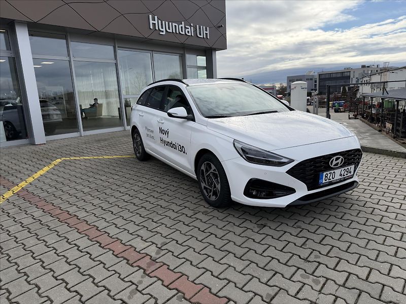 Hyundai i30 1,6 T-GDI DCT  GO CZECH - fotka 7 z 12