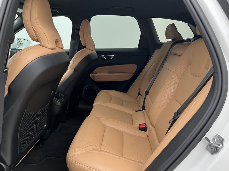 Volvo XC60 B4 AWD INSCRIPTION AUT 1.maj. - fotka 6 z 39