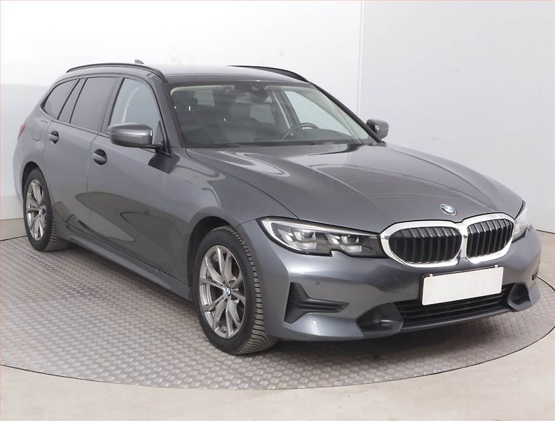 BMW Řada 3 (2022) Sport Line 318 d, Automat - fotka 1 z 16