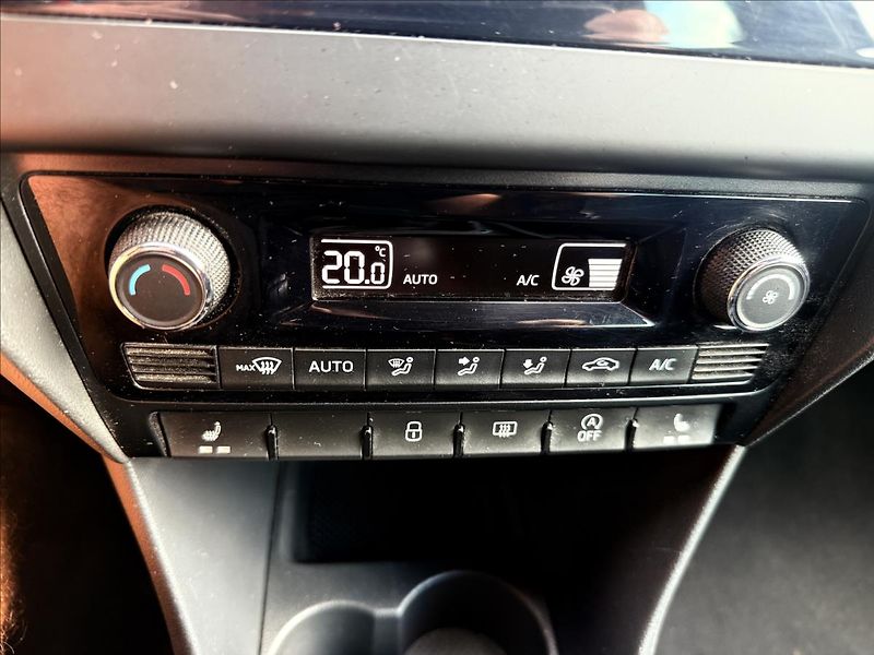 Škoda Rapid 1,2 TSi STYLE PLUS ČR - fotka 15 z 30