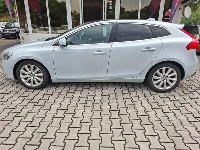Volvo V40 (2012) 2.0D3 110kW AUT -1.MAJITEL - fotka 6 z 38