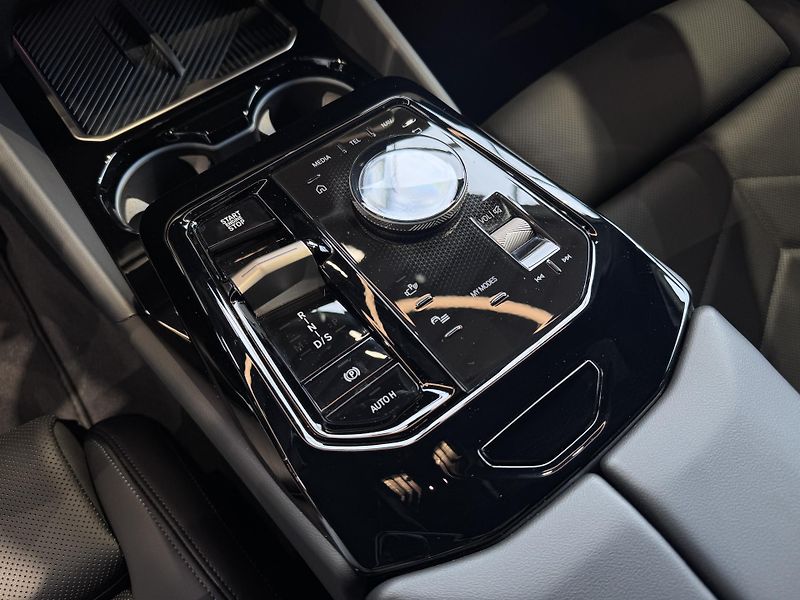 BMW Řada 5 520d xDrive Touring M-Sport - fotka 11 z 29