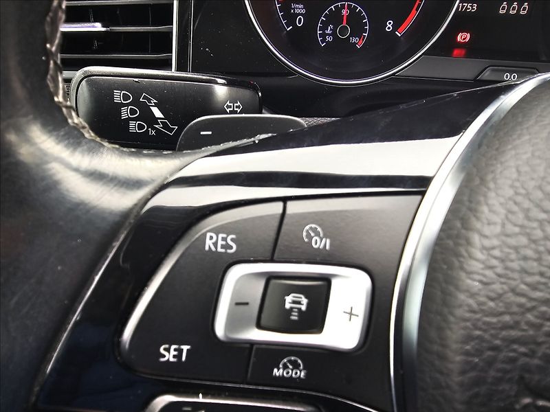 Volkswagen Golf Sportsvan 1,4TSi 110KW R-Line NAVI - fotka 16 z 47