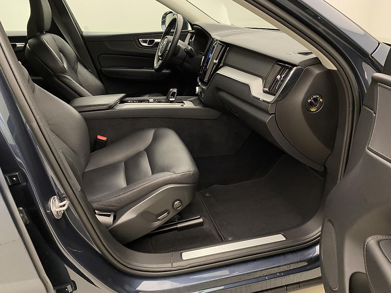 Volvo XC60 B5 AWD CORE AUT CZ - fotka 23 z 54
