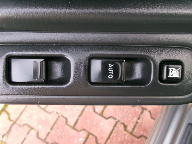 Suzuki Jimny (2006) 1,3i KLIMA ALU VÝHŘEV TAŽNÉ - fotka 26 z 34