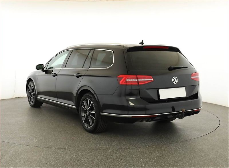 Volkswagen Passat (2016) 2.0 TDI, Kůže, Navi, Tempomat - fotka 4 z 19