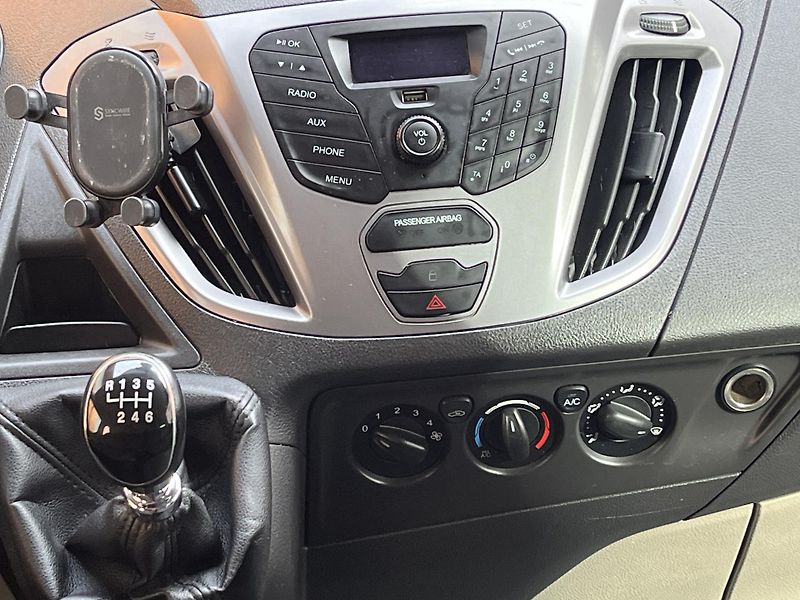 Ford Tourneo Custom (2014) 2,2TDCi 9míst PO VELKÉM SERVIS - fotka 13 z 21